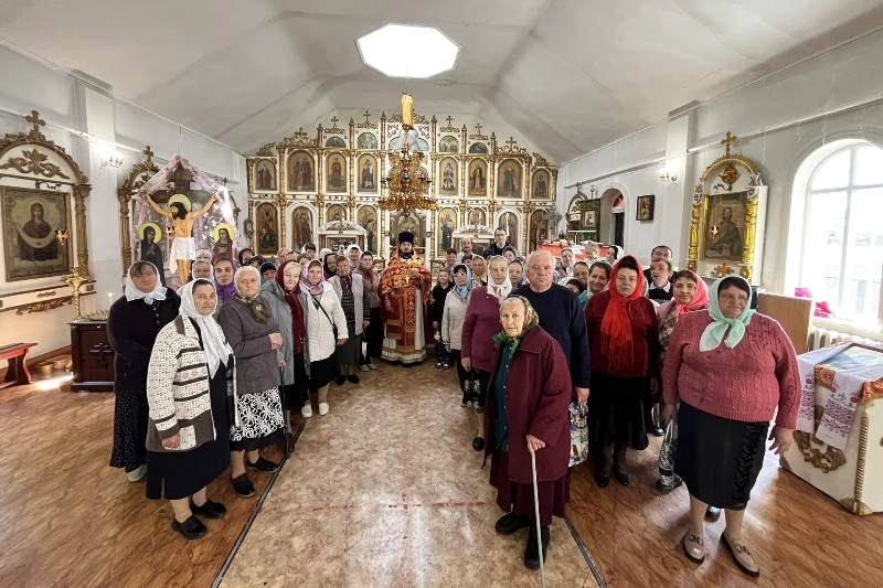 В Георгиевском храме села Терновое Острогожского района молитвенно отметили престольный праздник
