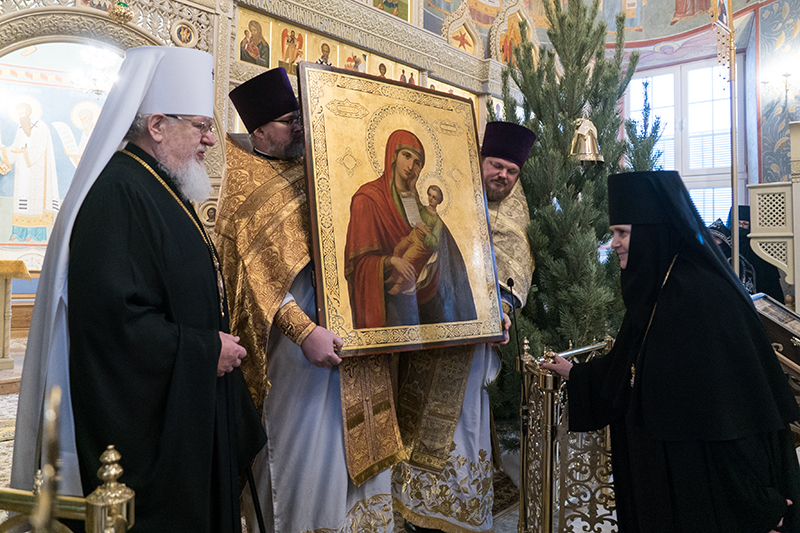Глава Воронежской митрополии поздравил настоятельницу и сестер Алексиево-Акатовой обители со знаменательными датами - 400-летием основания обители и 30-летием возобновления монашеской жизни