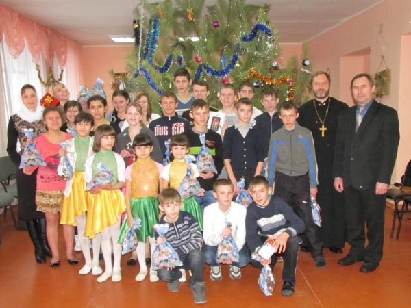 Ребят из «Калачеевской школы-интернат для детей-сирот и детей, оставшихся без попечения родителей» поздравили с Рождеством