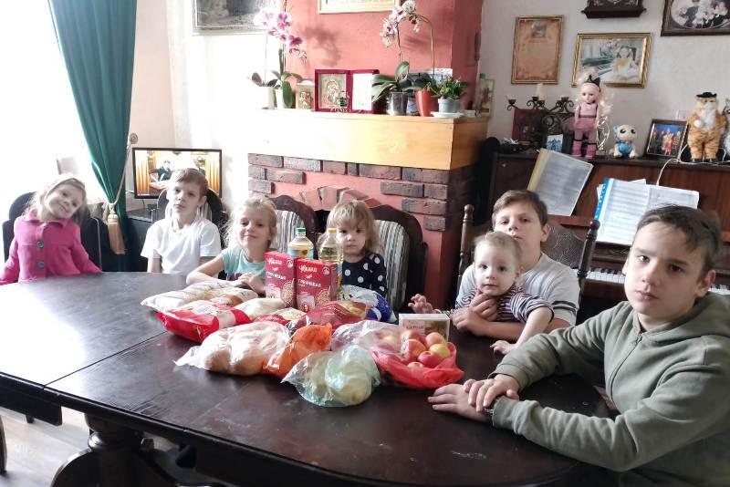 В Калаче провели акцию «Корзина доброты», направленную на помощь многодетным семьям, пенсионерам и инвалидам