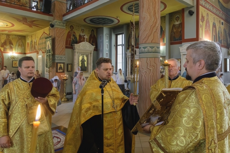 В канун праздника святых отцов шести Вселенских соборов, в Ильинском кафедральном соборе Россоши совершено всенощное бдение