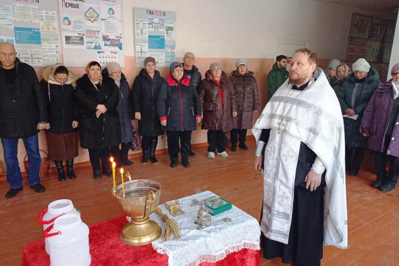 В Крещенский сочельник благочинный совершил чин Великого освящения воды в селах Богучарского района