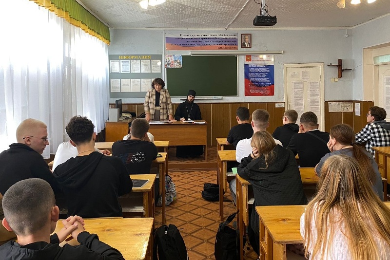 В Острогожском многопрофильном техникуме состоялась встреча, посвященная Дню солидарности в противодействии терроризму