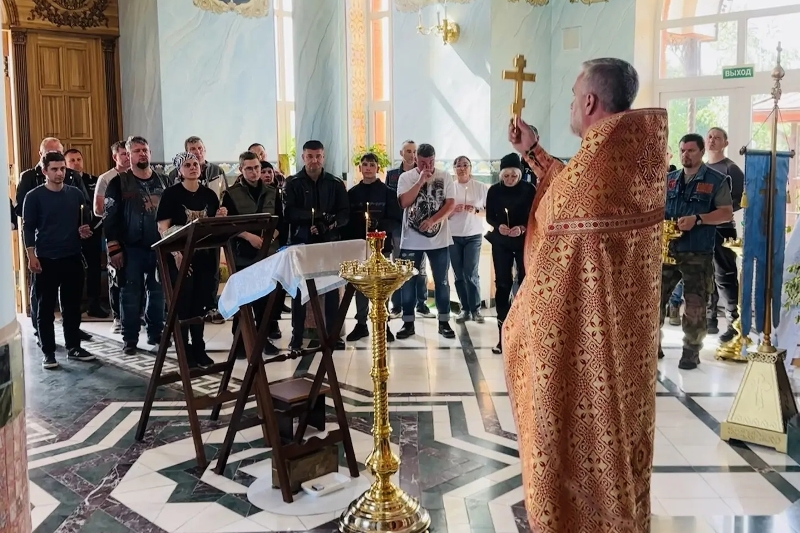 Клирик Россошанского благочиния благословил начало мотосезона