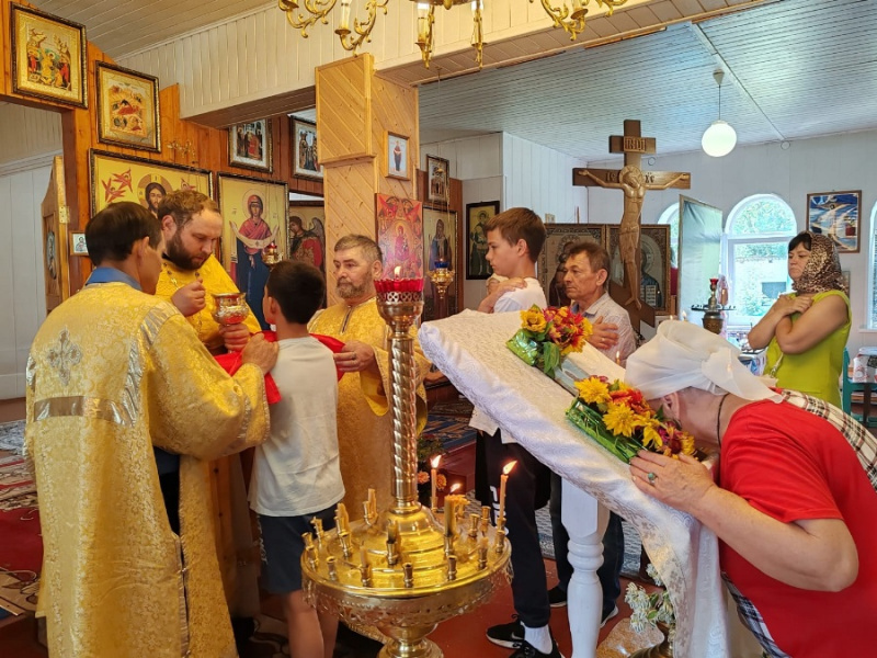 Праздничное богослужение в Покровском храме села Лозовое