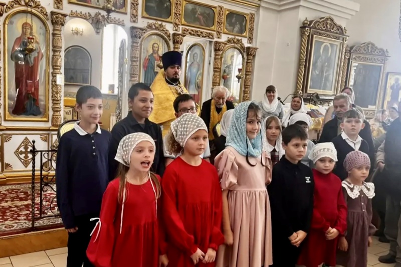 День отца отметили в храме святого мученика Иоанна Воина города Богучар 