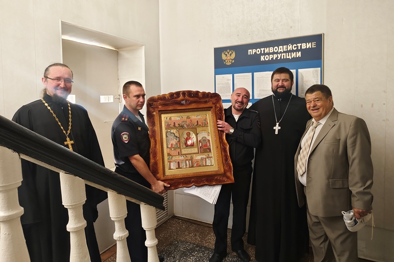 В отдел РУВД по Острогожскому району была принесена чтимая икона Божией Матери «Знамение» Павловская