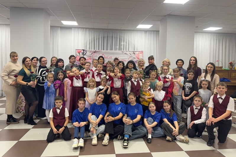 в духовно-просветительском центре г. Россошь состоялся праздник, посвященный Дню матери