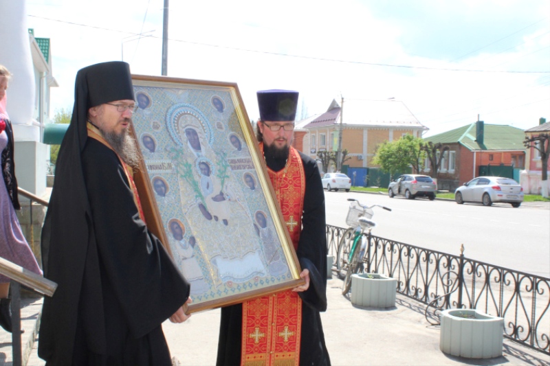Святыня Воронежской митрополии посетила Острогожск