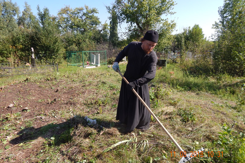 Субботник на Казанском кладбище села Верхний Мамон