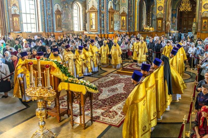 Торжественное соборное богослужение в праздник Собора Воронежских святых было совершено в Благовещенском кафедральном соборе города Воронежа