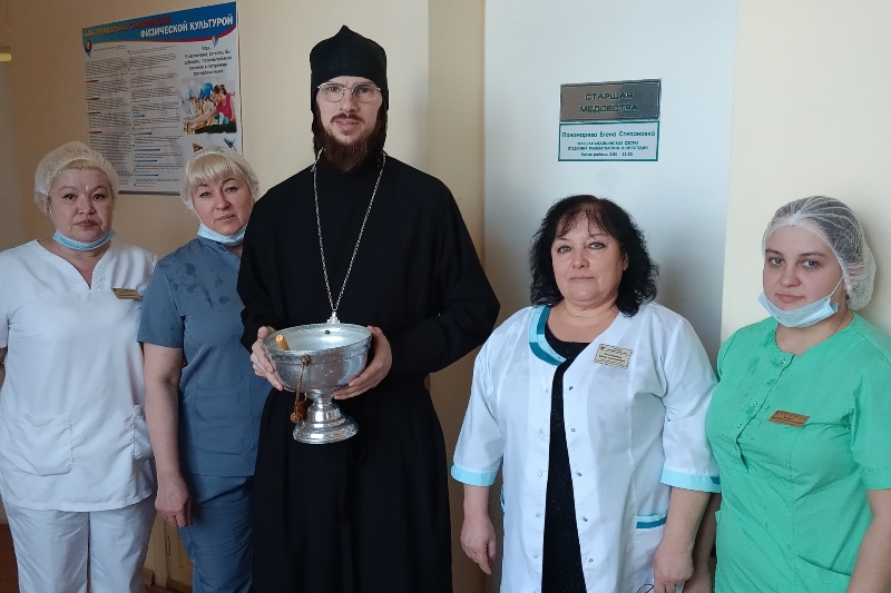 Иерей Олег Потапов поздравил медиков и пациентов БУЗ ВО «Острогожская РБ» с праздником Крещения Господня