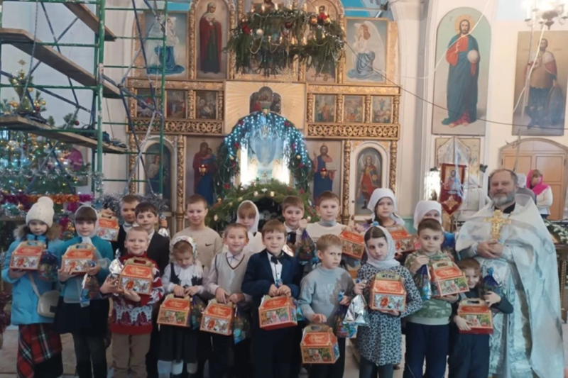 В храме святого благоверного князя Александра Невского города Калач состоялся рождественский утренник
