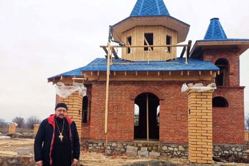 В селе Новобогородицкое Петропавловского района завершается строительство храма в честь Покрова Пресвятой Богородицы