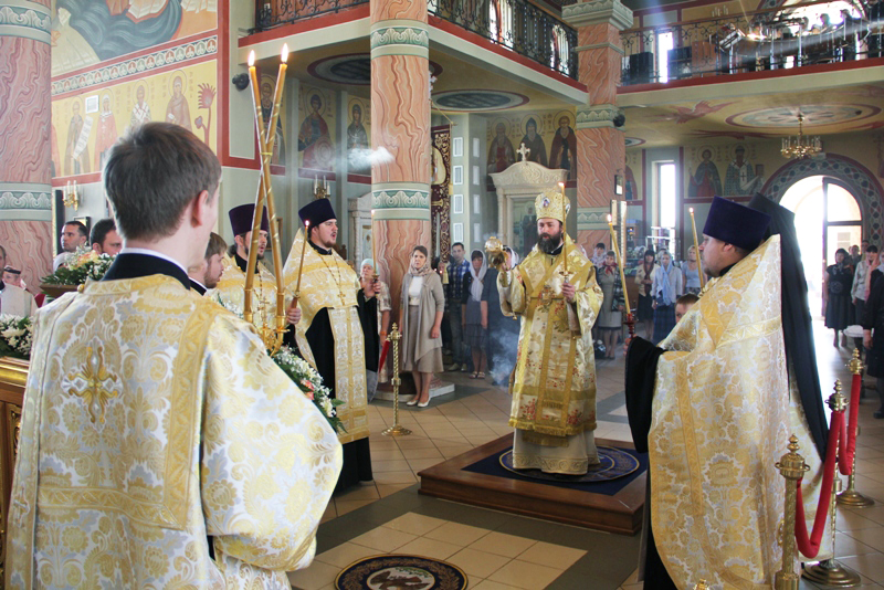 Преосвященнейший епископ Андрей совершил Всенощное бдение в Ильинском соборе Россоши