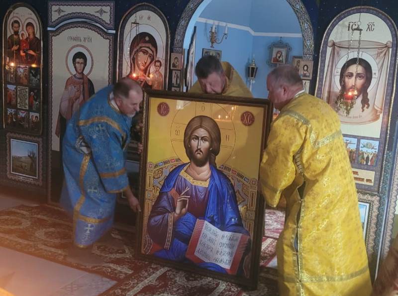 Освещение иконы для Горнего места в храме Рождества Пресвятой Богородицы