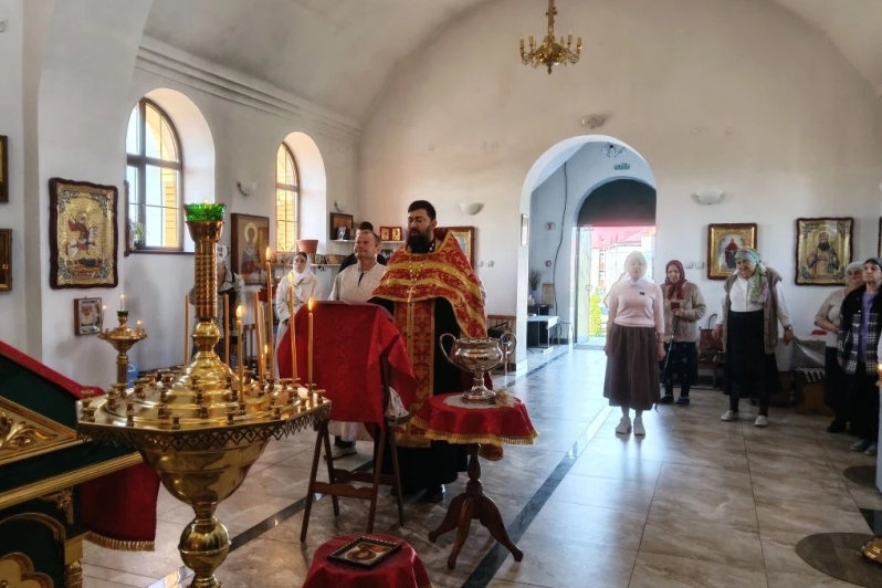 В храме во имя прп. Сергия Радонежского поселка Подгоренский прошли богослужения в День Победы