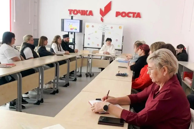 Родительское собрание в Воробьевской СОШ: вопросы безопасности и воспитания обсудили вместе с представителями власти и духовенства