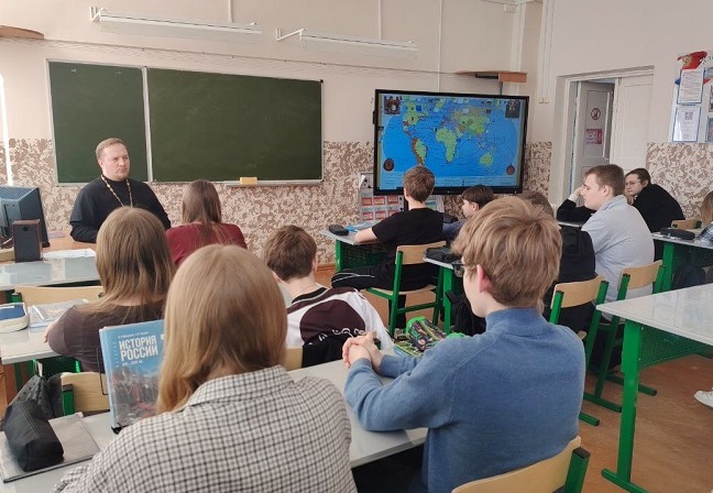 Настоятель Преображенского храма посетил Заболотовскую школу