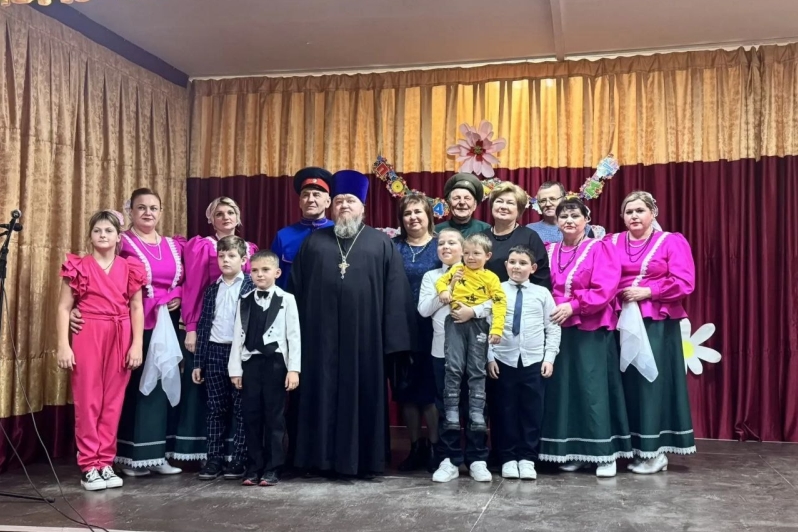 В Верхнем Мамоне отметили День матери