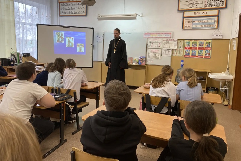 Через книгу к вере и знаниям: в Новокриушанской школе отметили День православной книги