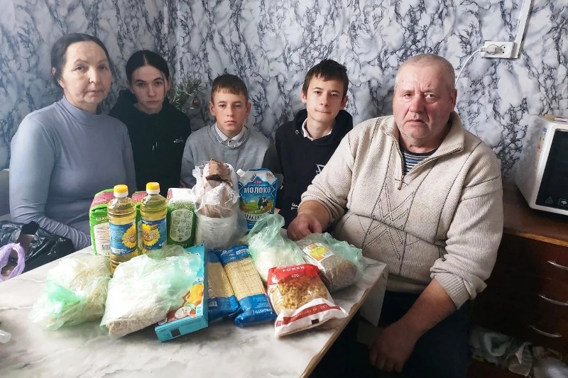 В городе Калаче провели акцию «Корзина доброты», направленную на помощь многодетным семьям, пенсионерам и инвалидам