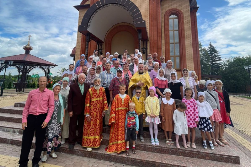 В новом Троицком храме села Новая Калитва была совершена первая Литургия