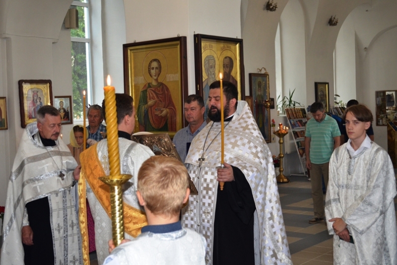 Накануне праздника Преображения Господня в храме иконы Божией Матери «Казанская» города Павловска совершено всенощное бдение