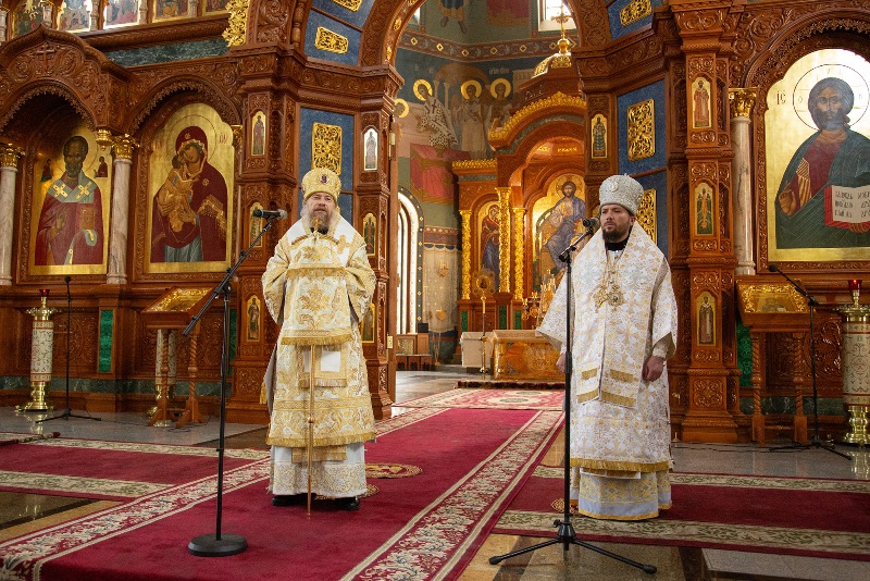 Митрополит Воронежский и Лискинский Леонтий и епископ Россошанский и Острогожский Дионисий совершили литургию в Благовещенском кафедральном соборе г. Воронеж