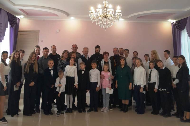 В Духовно-просветительском центре святителя Тихона Задонского города Острогожска торжественно отметили День отца