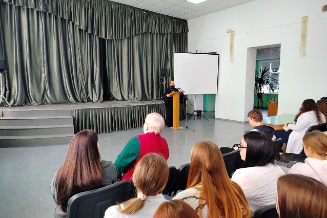 Руководитель епархиального миссионерского отдела посетил Россошанский медицинский колледж