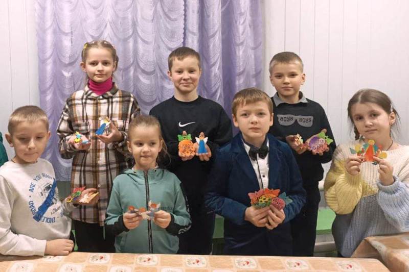 В воскресной школе при храме Александра Невского города Калач проведен мастер-класс «Николины сувениры»
