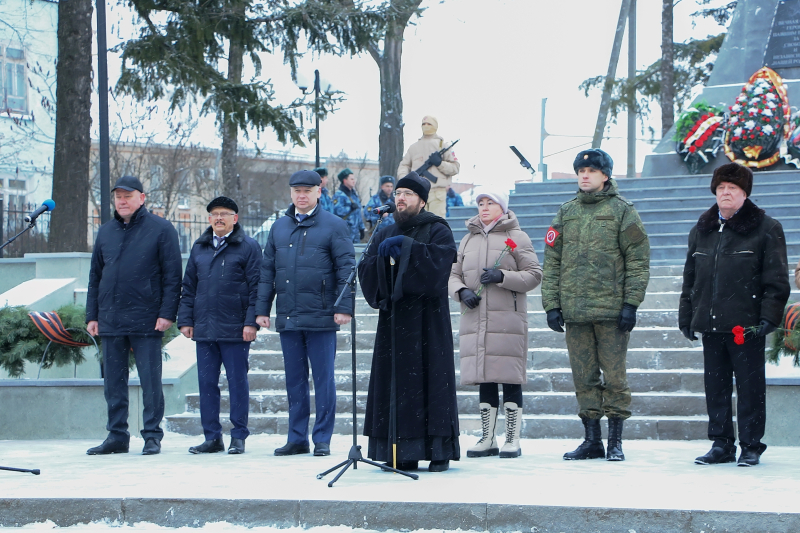 В 80-ю годовщину освобождения Россоши Правящий Архиерей принял участие в возложении венков