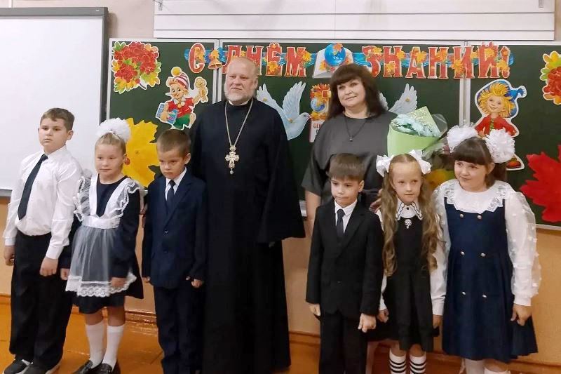 Начала учебного года: в Репьевском районе отметили День знаний с участием духовенства