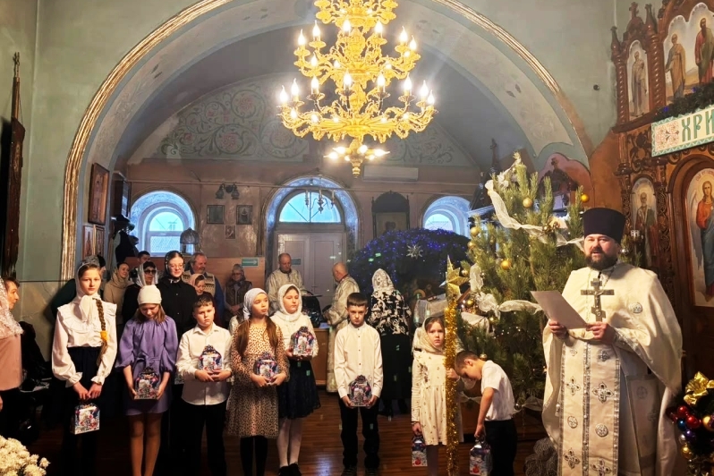 В Покровском храме города Павловска прошло торжественное мероприятие, приуроченное к Рождеству Христову