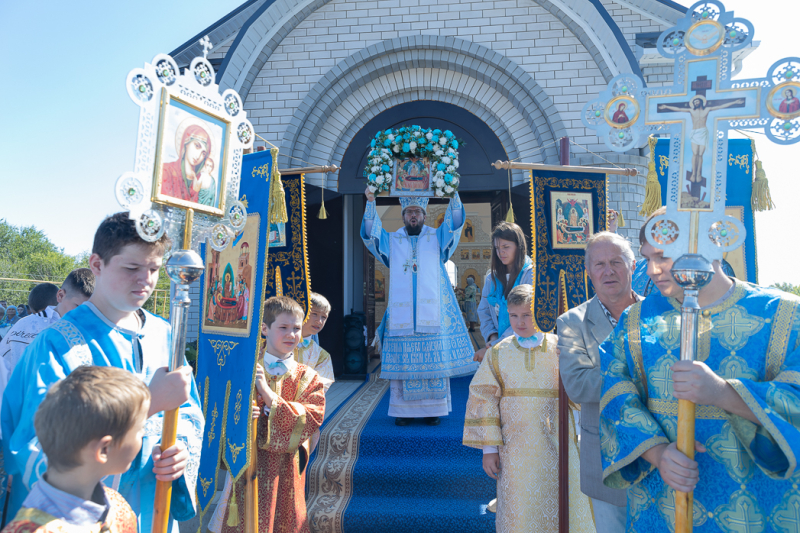 В праздник Успения Пресвятой Богородицы епископ Россошанский и Острогожский Дионисий совершил Божественную литургию в Успенском храме с. Старая Калитва