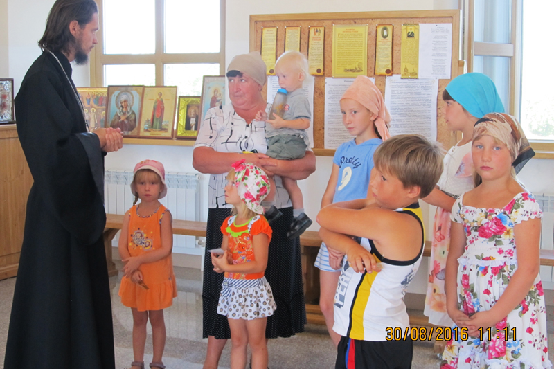 Акция "Собери ребёнка в школу" на приходе в честь Богоявления Господня с. Сухой Донец