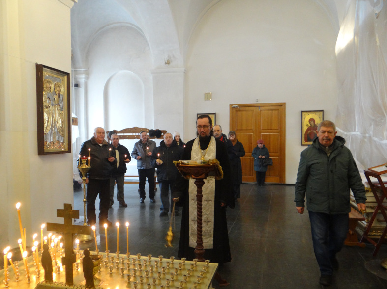 В Свято-Тихоновском соборном храме г. Острогожска совершили панихиду по воинам-интернационалистам