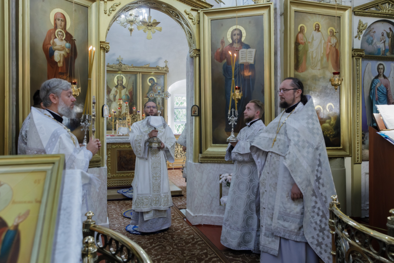 В праздник Преображения Господня Правящий Архиерей совершил Божественную литургию в храме Преображения Господня города Острогожска