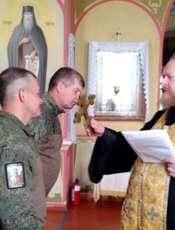 Священник благословил военнослужащих перед               отправкой в зону СВО