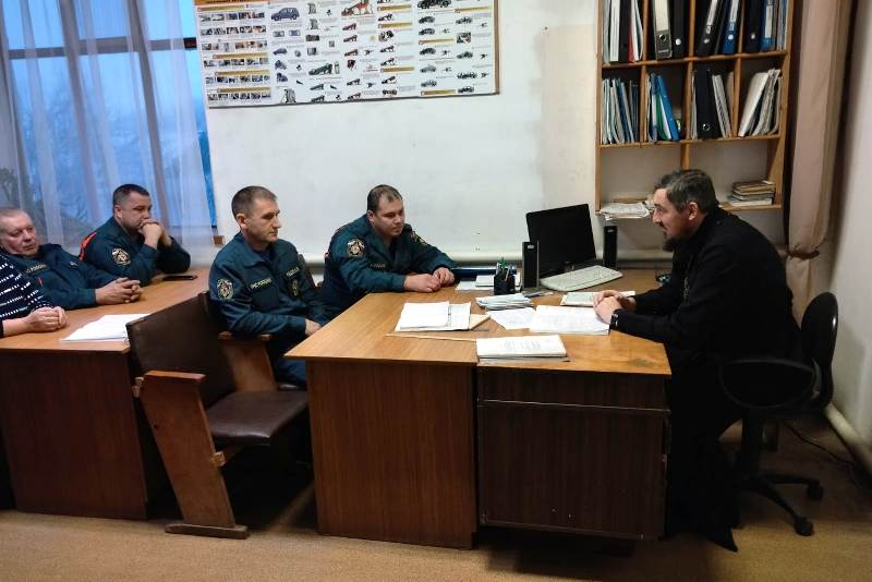 Руководитель епархиального отдела встретился с личным составом пожарной части № 39 пгт. Каменка