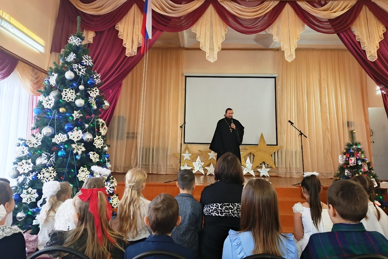 В МБОУ «Заводская СОШ им. И. Д. Лихобабина» состоялся X межмуниципальный конкурс‑фестиваль чтецов и исполнителей «Рождественские чтения»