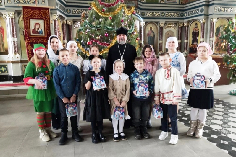 В воскресной школе храма Святой Живоначальной Троицы рп. Кантемировка прошел Рождественский праздник