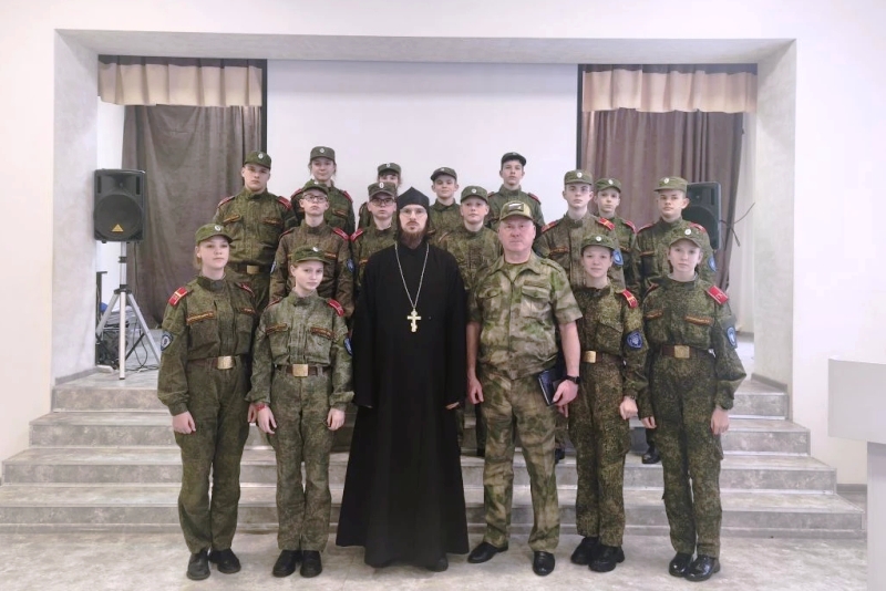 Духовный взгляд на проблему курения: в Острогожске состоялась встреча кадетов со священником