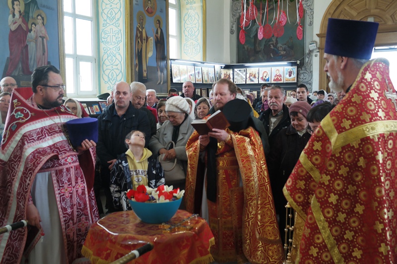 Торжественное богослужение в Неделю 2‑ю по Пасхе в храме святого мученика Иоанна Воина города Богучар