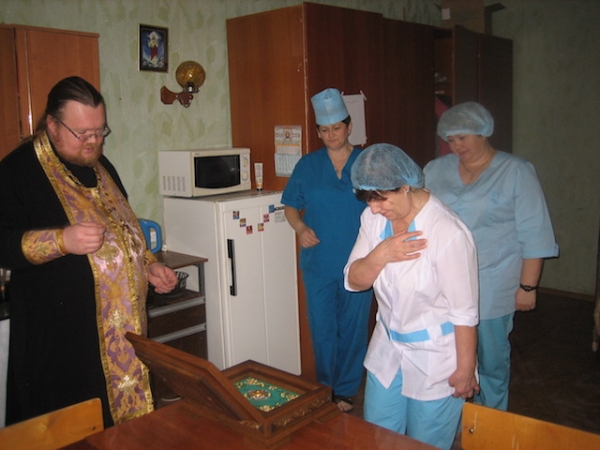 Мощи преподобного Сергия в районной больнице