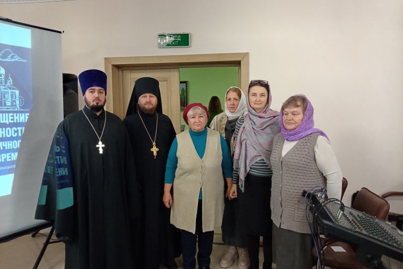 Делегация из Богучарского благочиния приняла участие в пленарном заседании Митрофановских церковно-исторических чтений «Просвещение и нравственность: формирование личности и вызовы времени» в г. Россошь