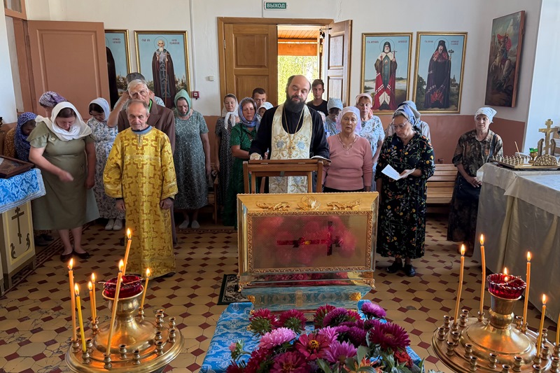 Встреча мощей священномученика Петра (Зверева), архиепископа Воронежского в монастырском благочинии
