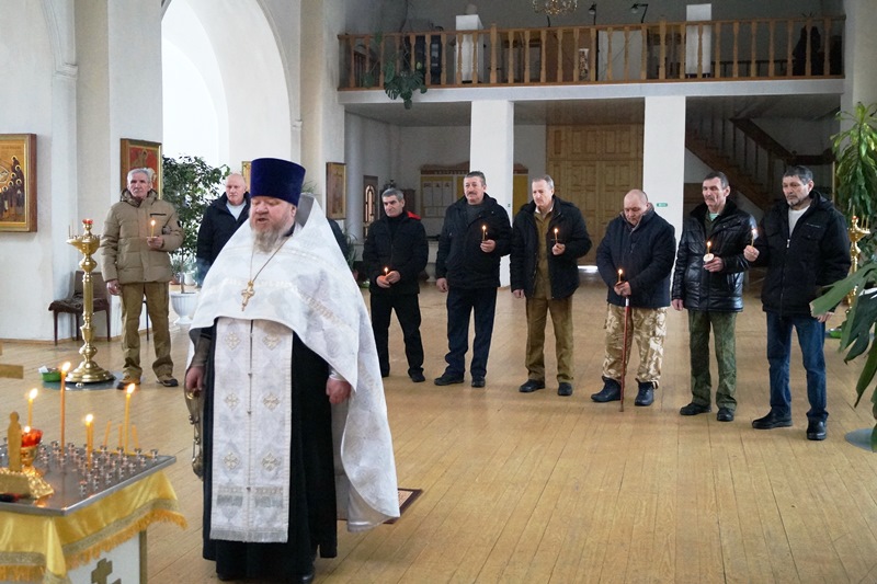 Панихида по воинам, погибшим в Афганистане, в Свято-Митрофановском храме села Верхний Мамон