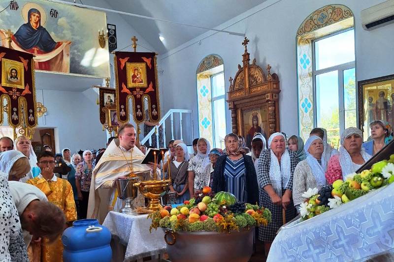В храме Преображения Господня с. Заболотовка молитвенно встретили престольный праздник